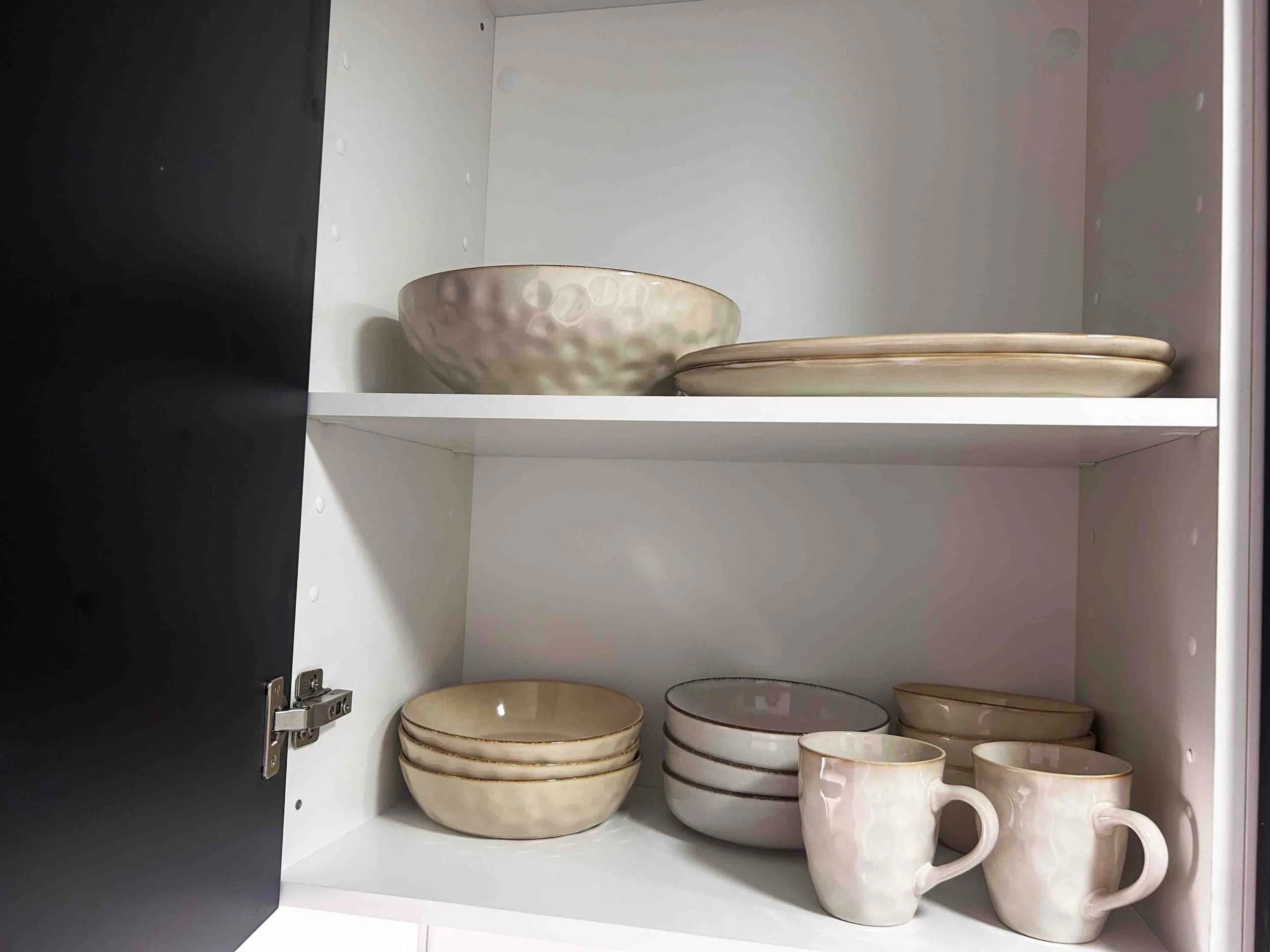 Dishes and glasses at Casa Gigi holiday apartment