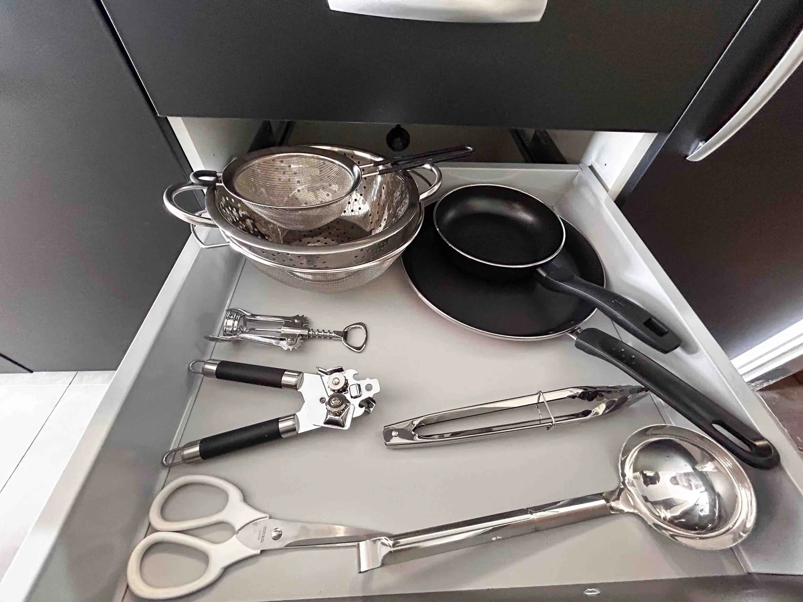Cookware and kitchen utensils at Casa Gigi